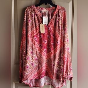 Ladies XL top by Christian Siriano. New with tags. Red colors.